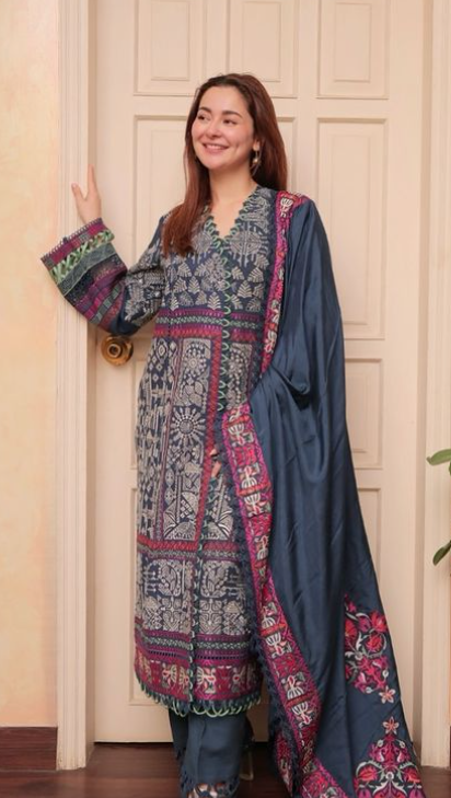 Hania Aamir’s Crochet Full Sleeve Suit Design